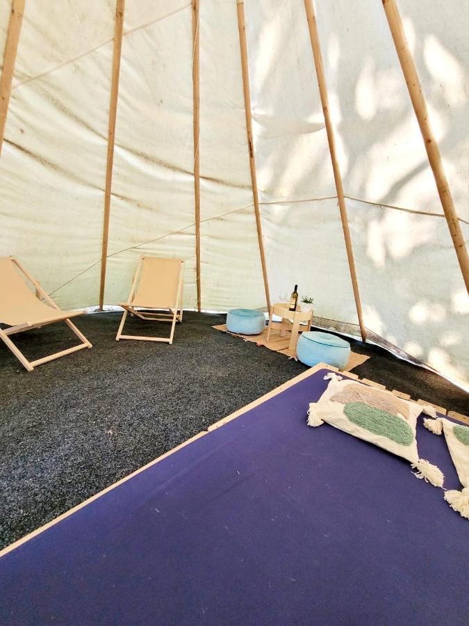 Chateau Moravany - Apartmany, Teepee A Wellness Ronow an der Doubrava Exterior foto