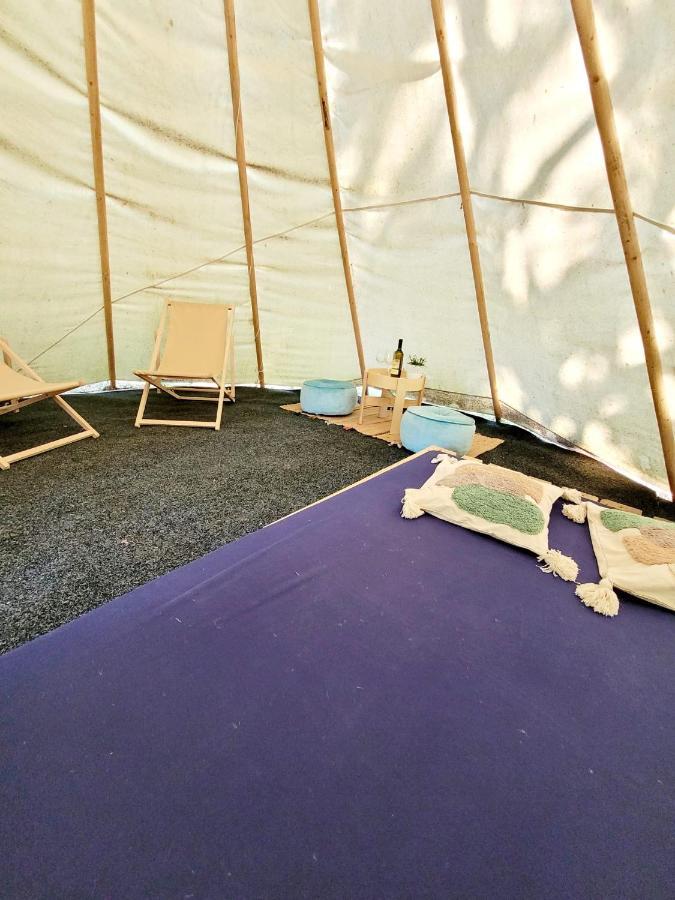 Chateau Moravany - Apartmany, Teepee A Wellness Ronow an der Doubrava Exterior foto