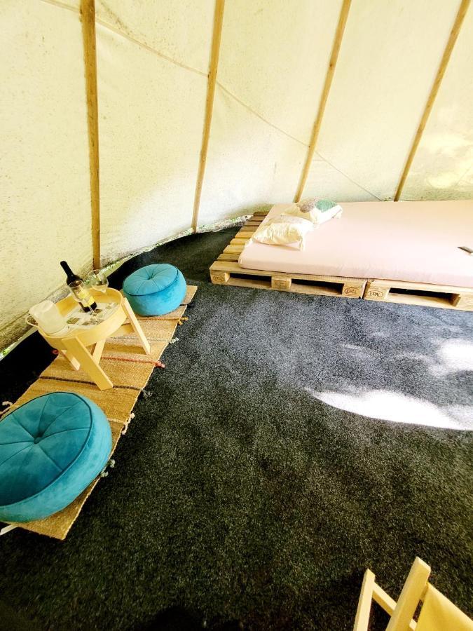 Chateau Moravany - Apartmany, Teepee A Wellness Ronow an der Doubrava Exterior foto