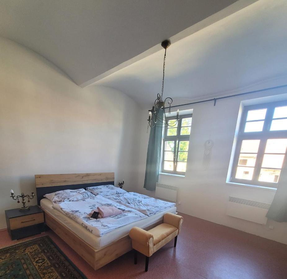 Chateau Moravany - Apartmany, Teepee A Wellness Ronow an der Doubrava Exterior foto
